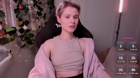 Mia online show from 01-04-25, 08:16