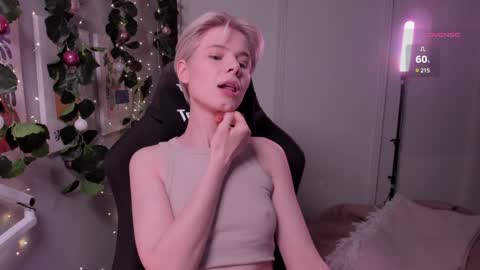 Mia online show from 01-12-25, 08:14