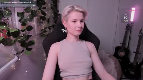 Mia online show from 02-04-25, 01:06