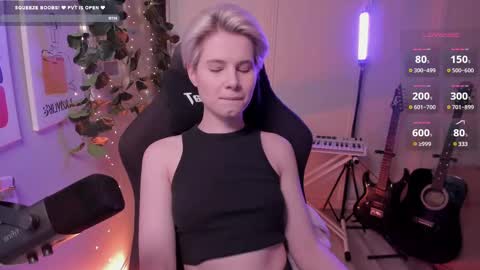 Mia online show from 02-27-25, 01:17