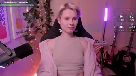 Mia online show from 03-03-25, 01:09