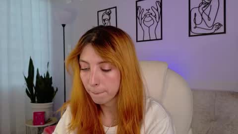 Snapshot of imsiennabellucci chatting on 10-16-25, 09:27 Sienna online show from 10-16-25, 09:27