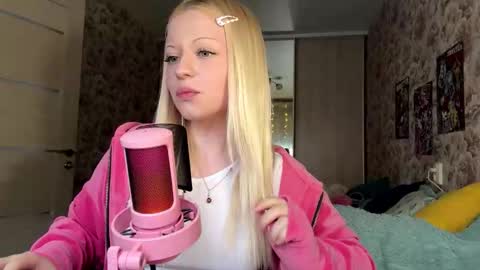 Lola online show from 02-24-26, 11:41