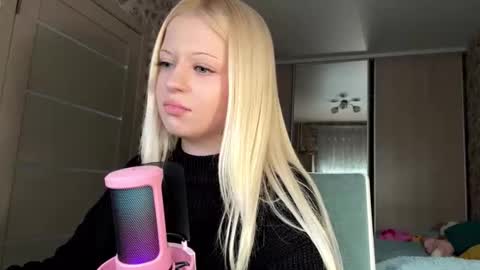 Lola online show from 03-10-26, 11:37