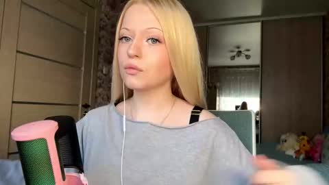 Lola online show from 03-15-26, 12:33