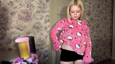 Lola online show from 04-01-26, 01:41