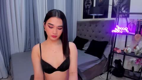 indestructabletrixie online show from 12-04-24, 08:12