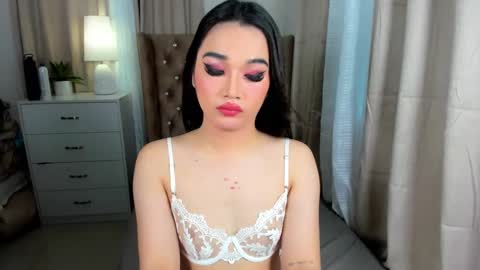 indestructabletrixie online show from 12-18-24, 05:37