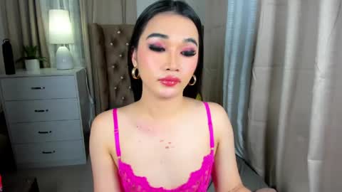 indestructabletrixie online show from 12-19-24, 01:18