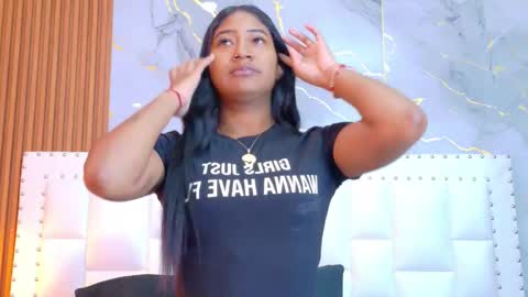 LITTLE AINHOA  online show from 02-21-26, 07:15