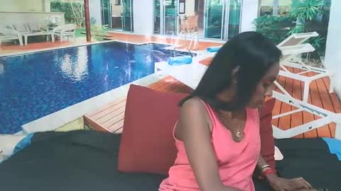 Leah online show from 12-04-24, 04:43