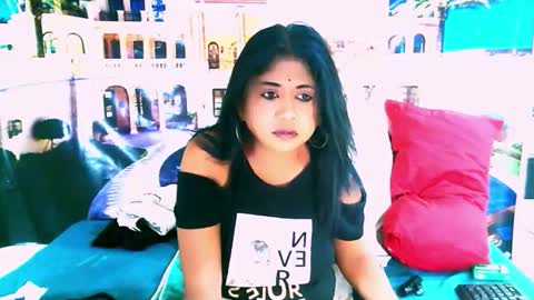 Mika online show from 11-17-25, 05:24