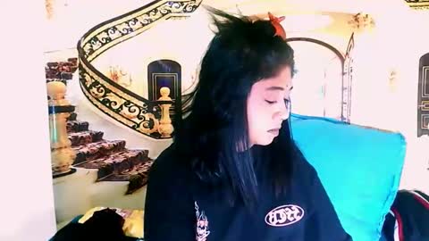 Mika online show from 12-22-25, 05:04