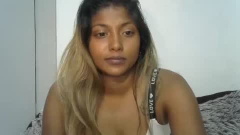 Snapshot of indianqtpie6 chatting on 11-21-25, 06:23 indianqtpie6 online show from 11-21-25, 06:23