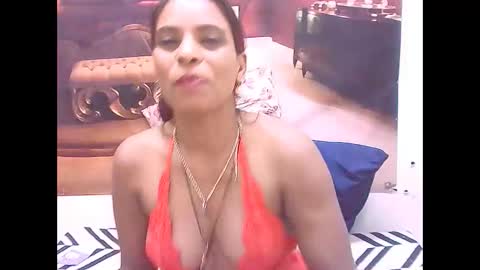 indiansexyass4u2luv online show from 02-18-25, 07:30
