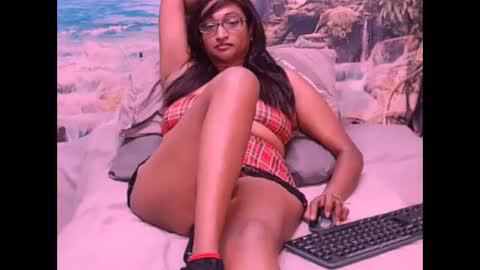 Snapshot of indianspicy69 chatting on 01-25-25, 10:28 Shreya online show from 01-25-25, 10:28