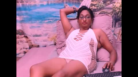 Snapshot of indianspicy69 chatting on 02-14-25, 07:12 Shreya online show from 02-14-25, 07:12