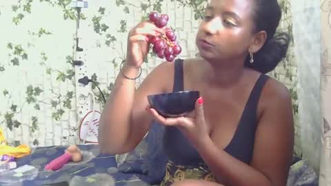 Snapshot of indiantina01 chatting on 01-26-25, 12:33 tina online show from 01-26-25, 12:33