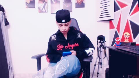 Snapshot of indomitablebeast chatting on 12-19-24, 06:01 matias online show from 12-19-24, 06:01