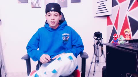 Snapshot of indomitablebeast chatting on 12-21-24, 12:09 matias online show from 12-21-24, 12:09