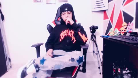 Snapshot of indomitablebeast chatting on 02-14-25, 05:19 matias online show from 02-14-25, 05:19