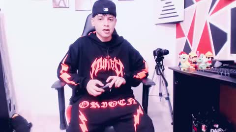 Snapshot of indomitablebeast chatting on 03-08-25, 05:17 matias online show from 03-08-25, 05:17