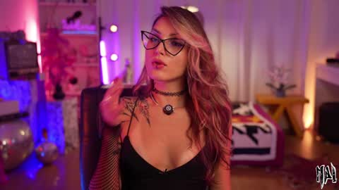 Snapshot of informal_ chatting on 10-12-25, 11:26 MAL --- online show from 10-12-25, 11:26