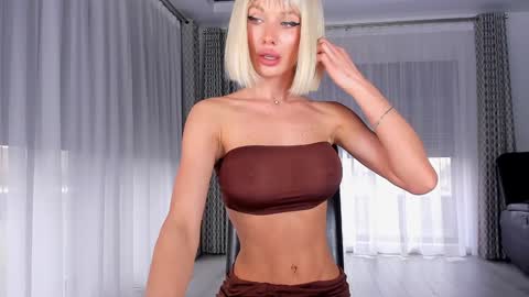 Snapshot of ingridblondy94 chatting on 01-31-25, 11:35 Ingrid online show from 01-31-25, 11:35