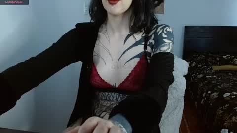 Snapshot of inked_val chatting on 05-16-26, 04:39 Valerie online show from 05-16-26, 04:39