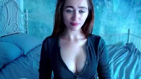 Lina online show from 10-18-25, 01:08