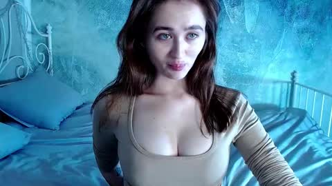 Lina online show from 11-11-25, 02:50