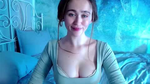 Lina online show from 11-25-25, 01:55