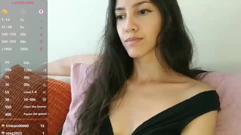 Laroa online show from 11-19-25, 10:21