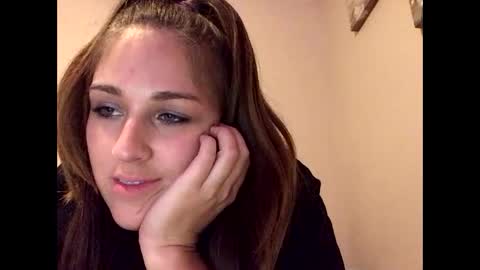 Snapshot of innocentlilsarah chatting on 10-17-25, 05:21 innocentlilsarah online show from 10-17-25, 05:21