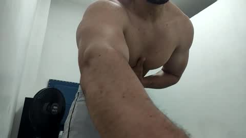 Snapshot of insistente chatting on 12-02-25, 05:52 INSTAGRAM camilodlx online show from 12-02-25, 05:52