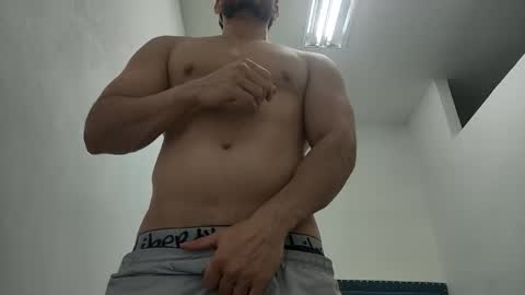 Snapshot of insistente chatting on 12-16-25, 03:33 INSTAGRAM camilodlx online show from 12-16-25, 03:33