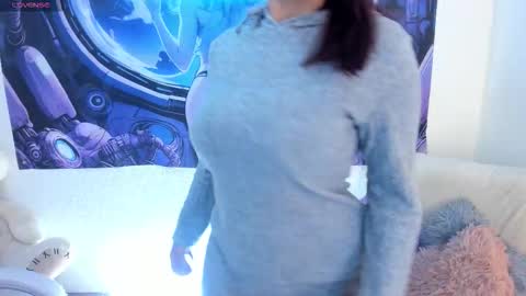 Irene Casas online show from 10-23-25, 02:55