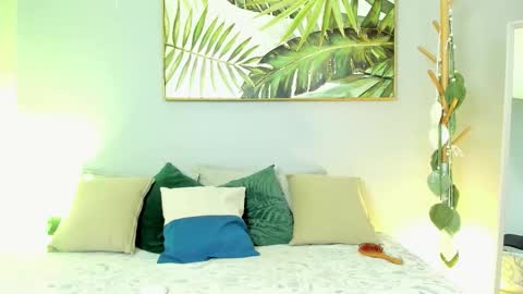 Snapshot of iriis_rosse chatting on 10-14-25, 04:30 Iris Rosse online show from 10-14-25, 04:30