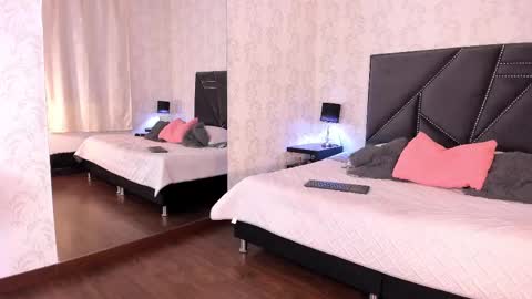 Queen Iris online show from 09-20-25, 05:58