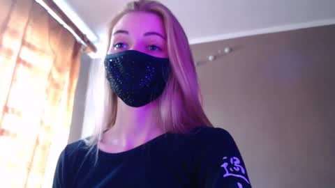 Snapshot of iris_lave chatting on 09-19-25, 11:55 Lily online show from 09-19-25, 11:55