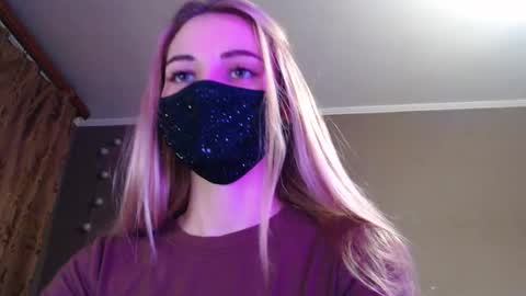 Snapshot of iris_lave chatting on 10-22-25, 03:23 Lily online show from 10-22-25, 03:23