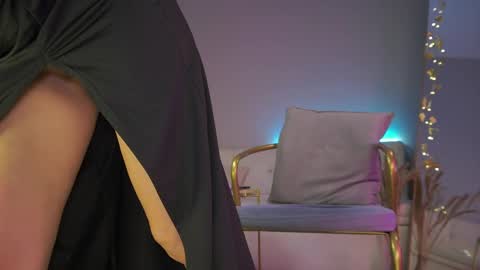 Snapshot of iris_vega chatting on 10-25-25, 01:18 Iris online show from 10-25-25, 01:18
