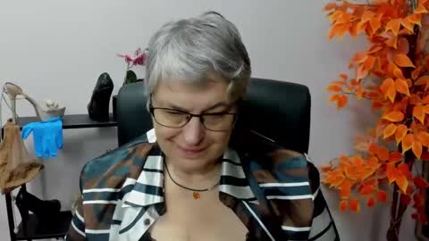 Snapshot of iris_xdesire chatting on 12-11-24, 10:47 I R I S online show from 12-11-24, 10:47