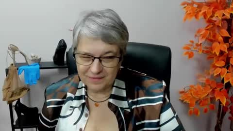 Snapshot of iris_xdesire chatting on 12-11-24, 02:00 I R I S online show from 12-11-24, 02:00