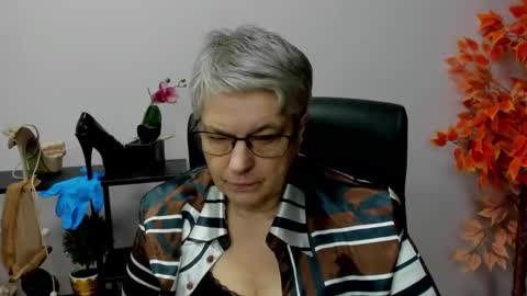 Snapshot of iris_xdesire chatting on 12-16-24, 10:50 I R I S online show from 12-16-24, 10:50