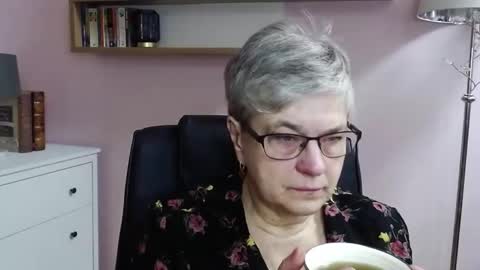 Snapshot of iris_xdesire chatting on 12-23-24, 07:28 I R I S online show from 12-23-24, 07:28