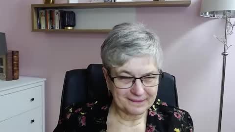 Snapshot of iris_xdesire chatting on 12-23-24, 10:32 I R I S online show from 12-23-24, 10:32