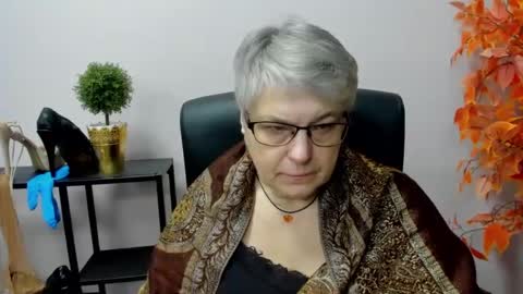 Snapshot of iris_xdesire chatting on 12-31-24, 07:10 I R I S online show from 12-31-24, 07:10