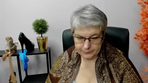 Snapshot of iris_xdesire chatting on 01-02-25, 10:37 I R I S online show from 01-02-25, 10:37