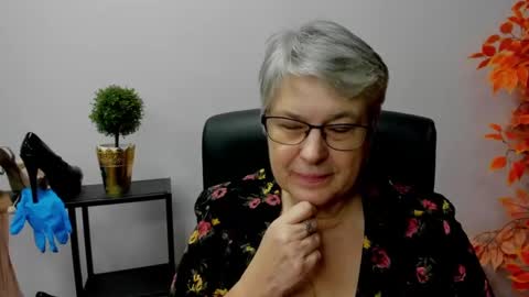 Snapshot of iris_xdesire chatting on 01-13-25, 01:49 I R I S online show from 01-13-25, 01:49